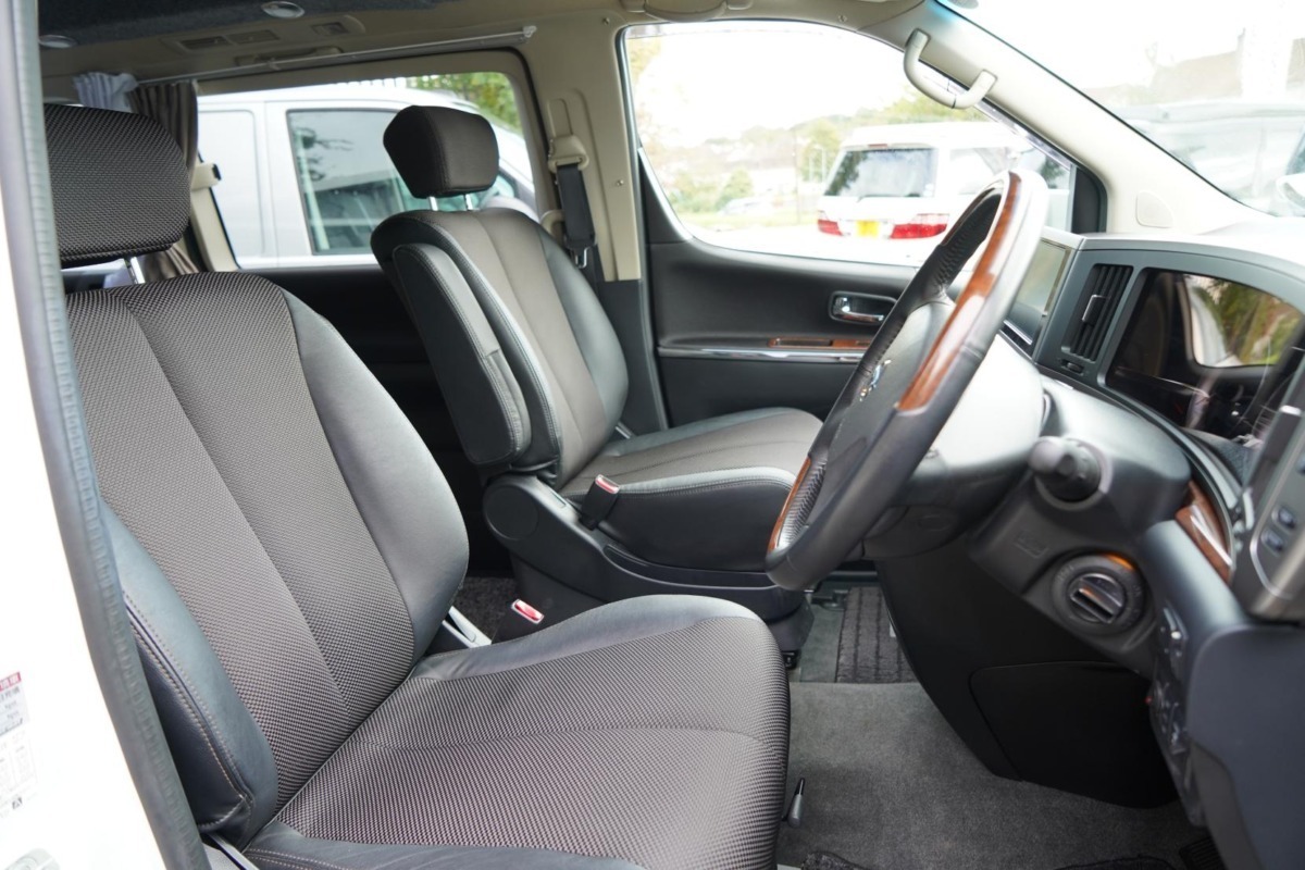 2007 Nissan Elgrand  Motorhome - Image 11