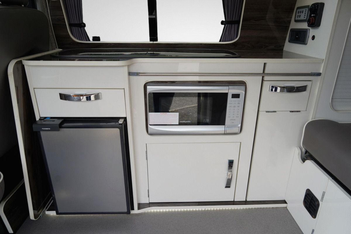 2018 Volkswagen Transporter T6 camper van - Image 32