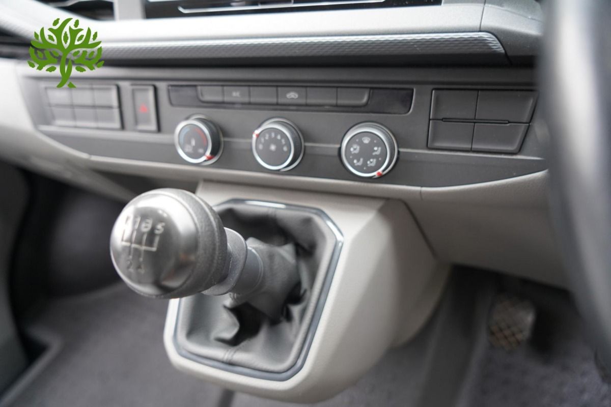 2022 Volkswagen Transporter T6.1 - Image 18