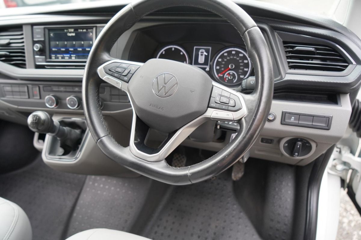2022 Volkswagen Transporter T6.1 - Image 18