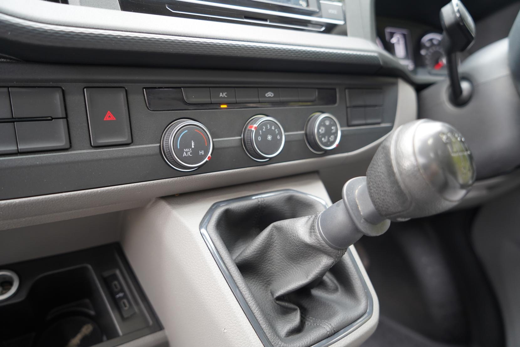 2022 Volkswagen Transporter T6.1 - Image 21
